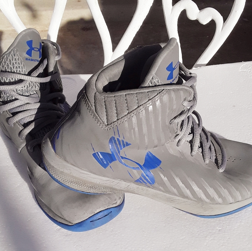 Boys Under Armor Shoes size 5Y